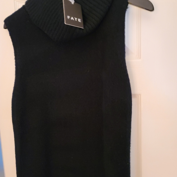 FATE by LFD sleeveless sweater tunic/vest, cowl - Picture 2 of 5